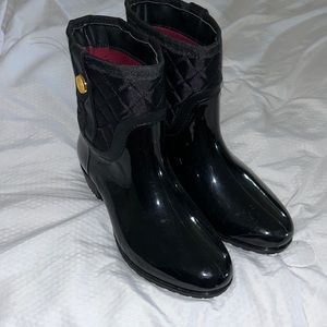 Tommy Hilfiger boots size 7